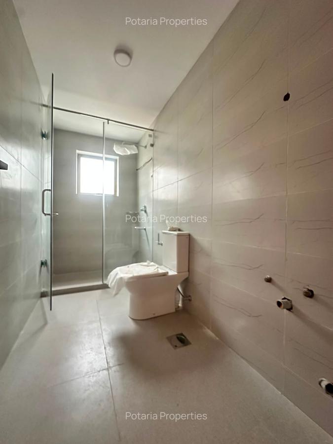 4 Bed House with En Suite in Rosslyn - 7