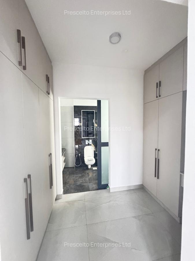 3 Bed Apartment with En Suite at Off Links Road - 5