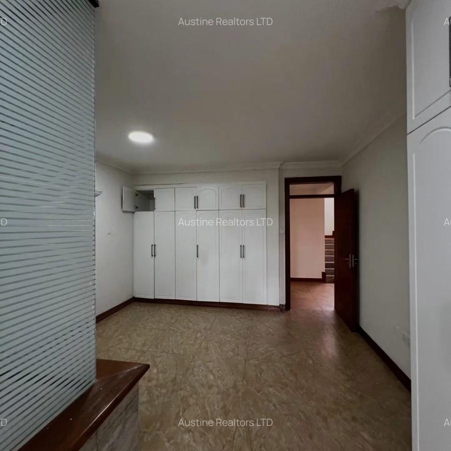 4 Bed Villa with En Suite in Lavington - 16