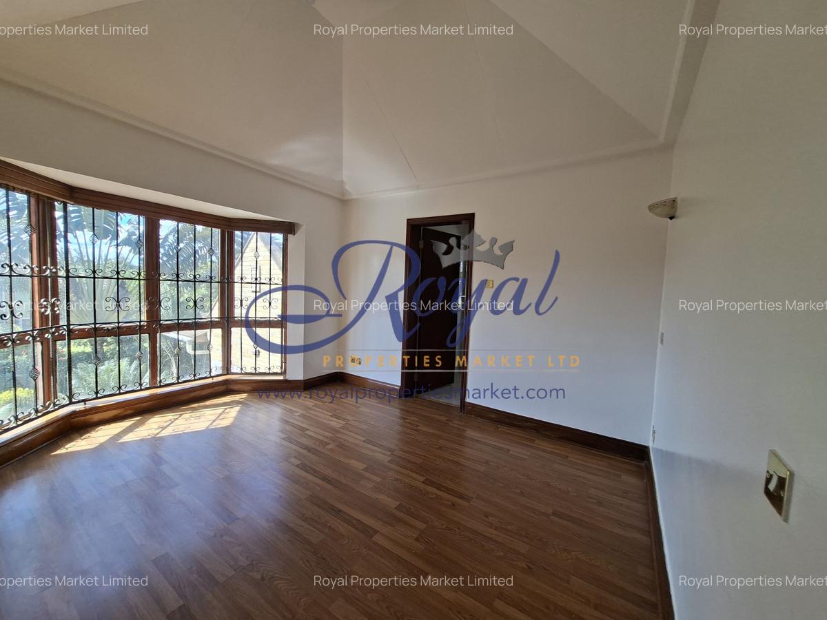 5 Bed House with En Suite in Runda - 8