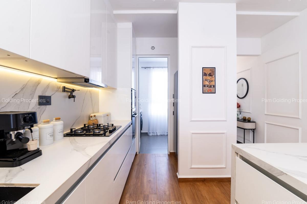 4 Bed Townhouse with Swimming Pool at Crawford Road - 6