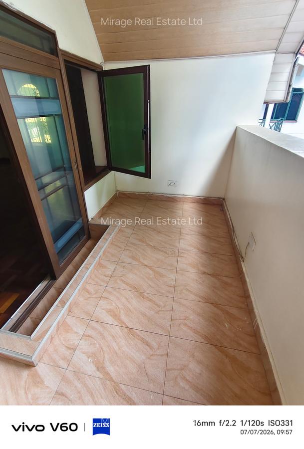 5 Bed Villa with En Suite in Lavington - 6