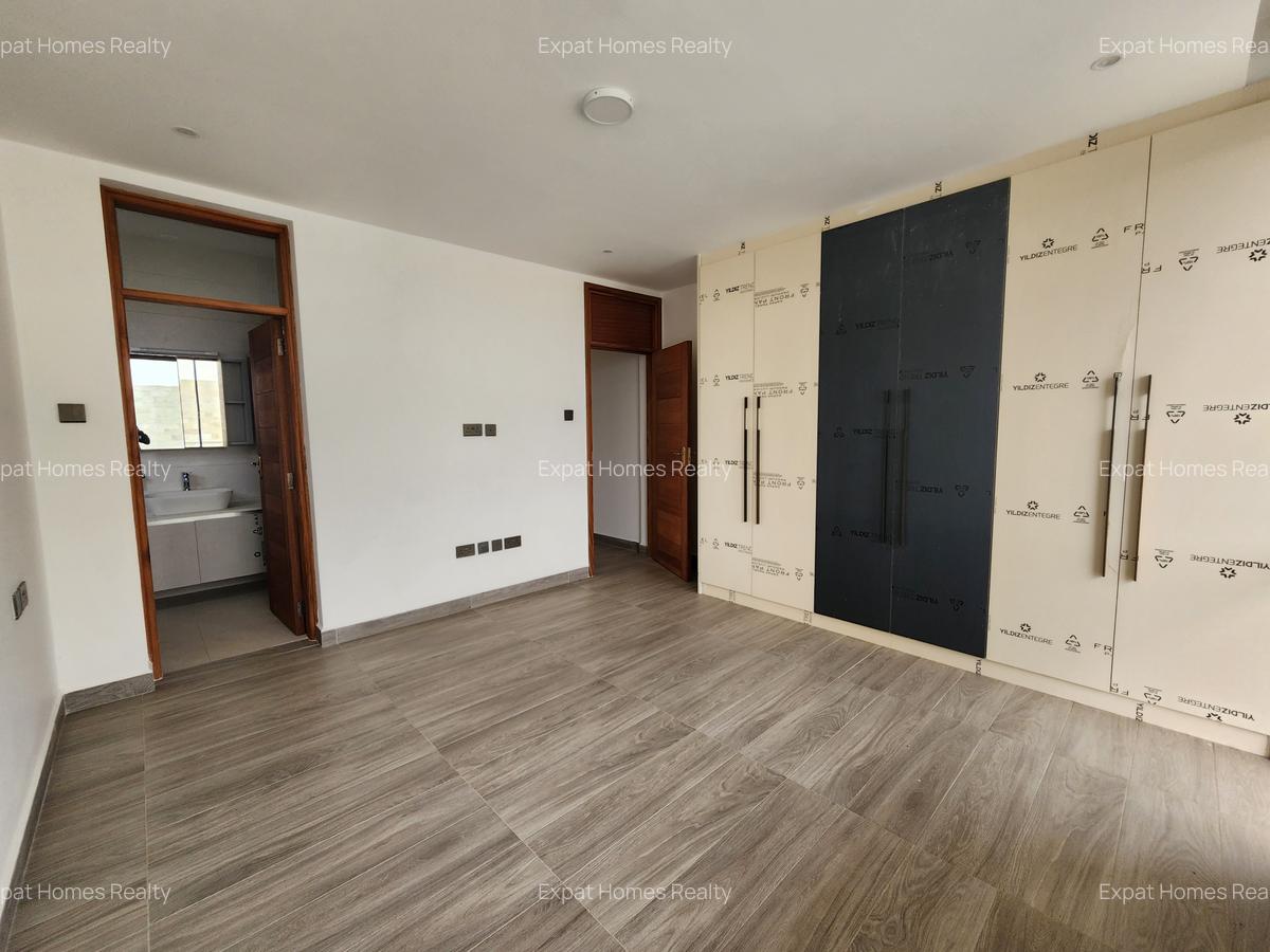 5 Bed Villa with En Suite in Lavington - 19