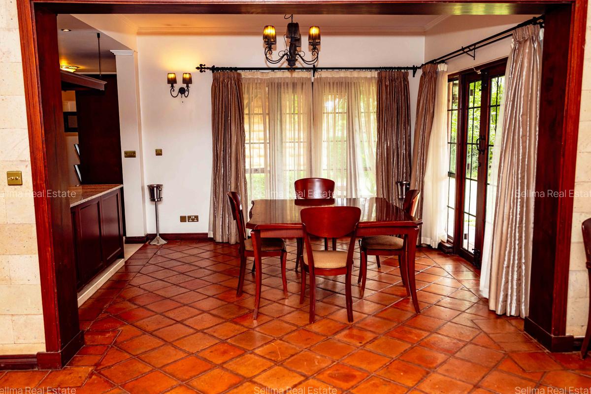 4 Bed House with En Suite at Windsor - 4