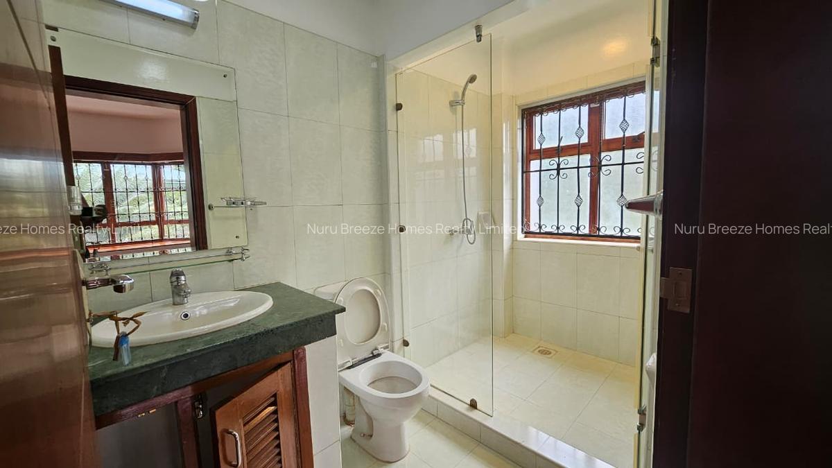5 Bed House with En Suite in Runda - 18