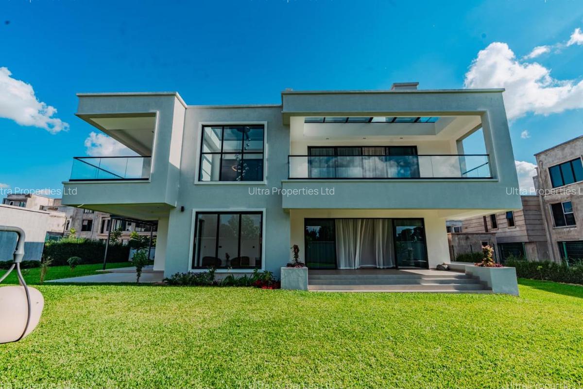 5 Bed Villa with En Suite in Runda - 1