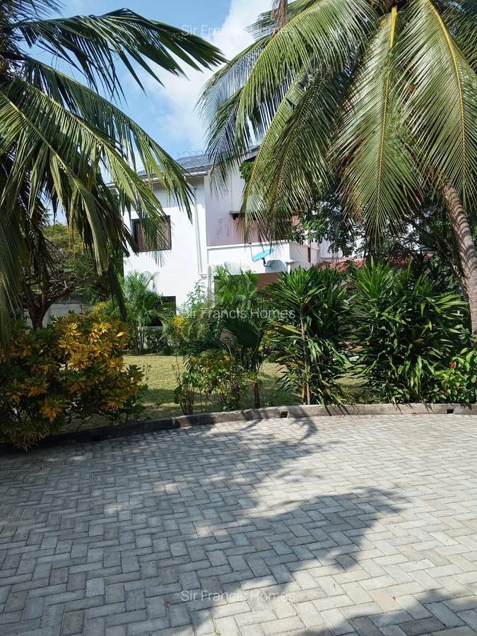 4 Bed Villa with En Suite at Galu - 4