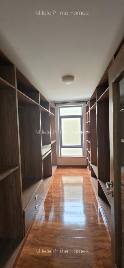 5 Bed Villa with En Suite in Lavington - 12