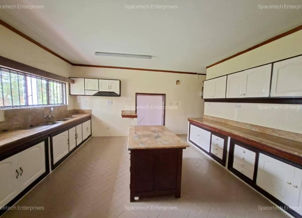 5 Bed House with En Suite in Runda - 6
