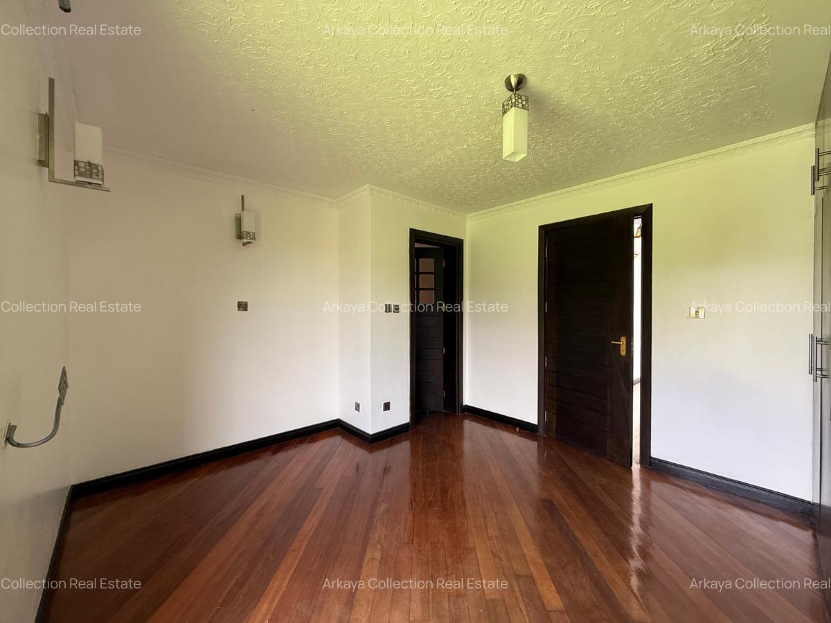5 Bed House with En Suite in Runda - 11