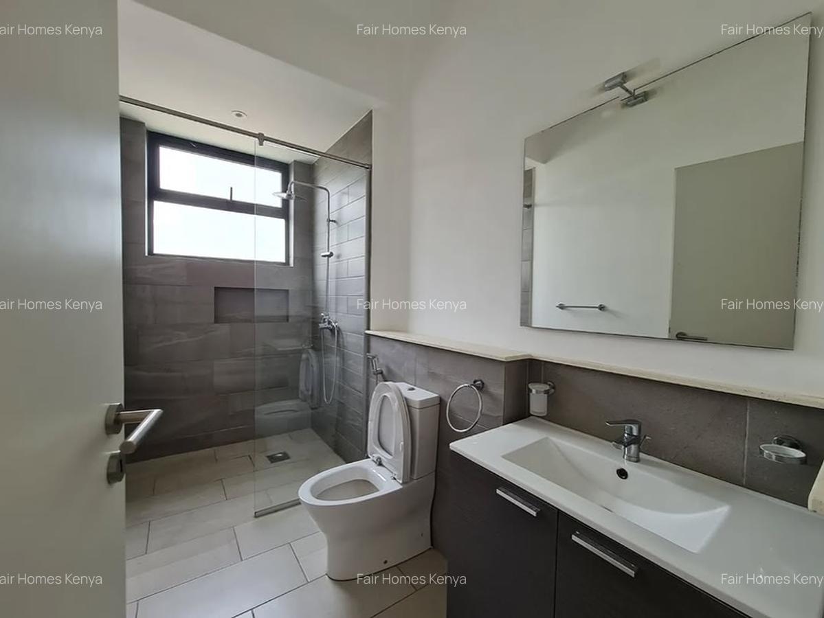 4 Bed Apartment with En Suite at Riverside Drive - 13