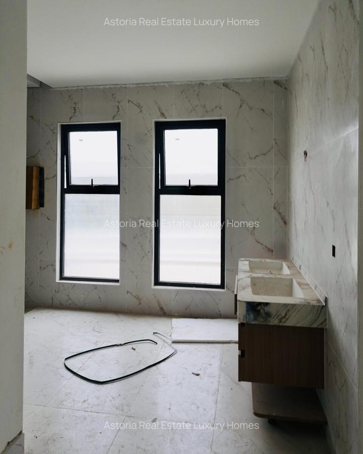 5 Bed Villa with En Suite at 2026-187 - 18