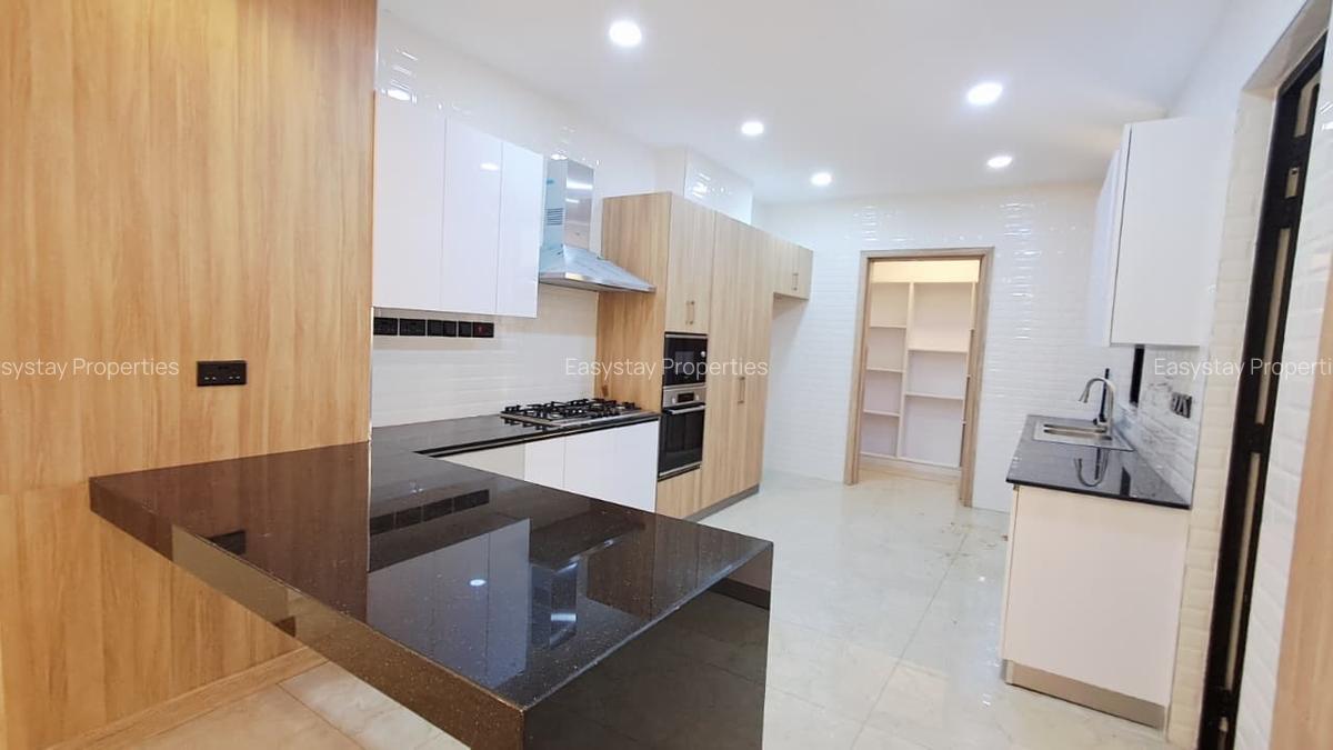 4 Bed Apartment with En Suite in Spring Valley - 2