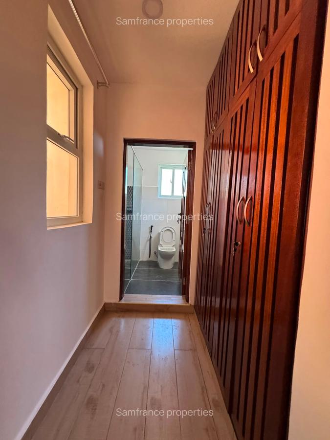 1 Bed Apartment with En Suite at 3Rd Avanue - 6