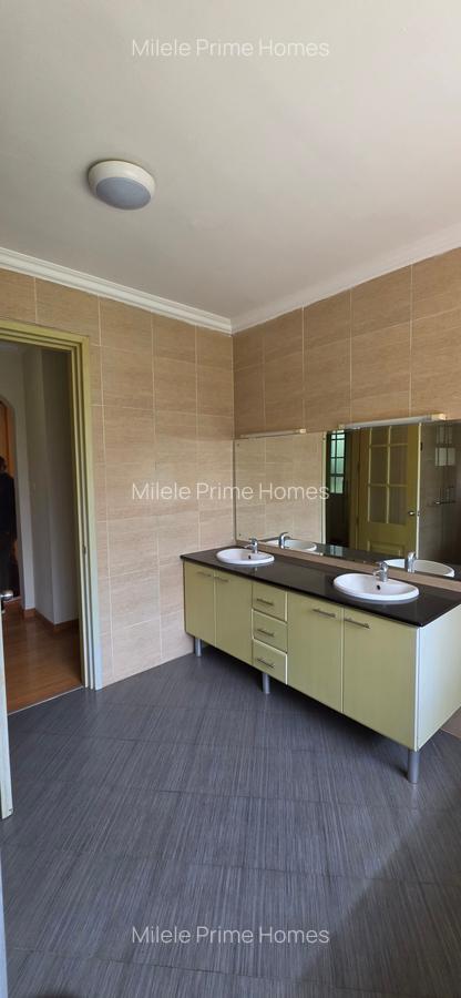 4 Bed Villa with En Suite at Yvy Creek - 8