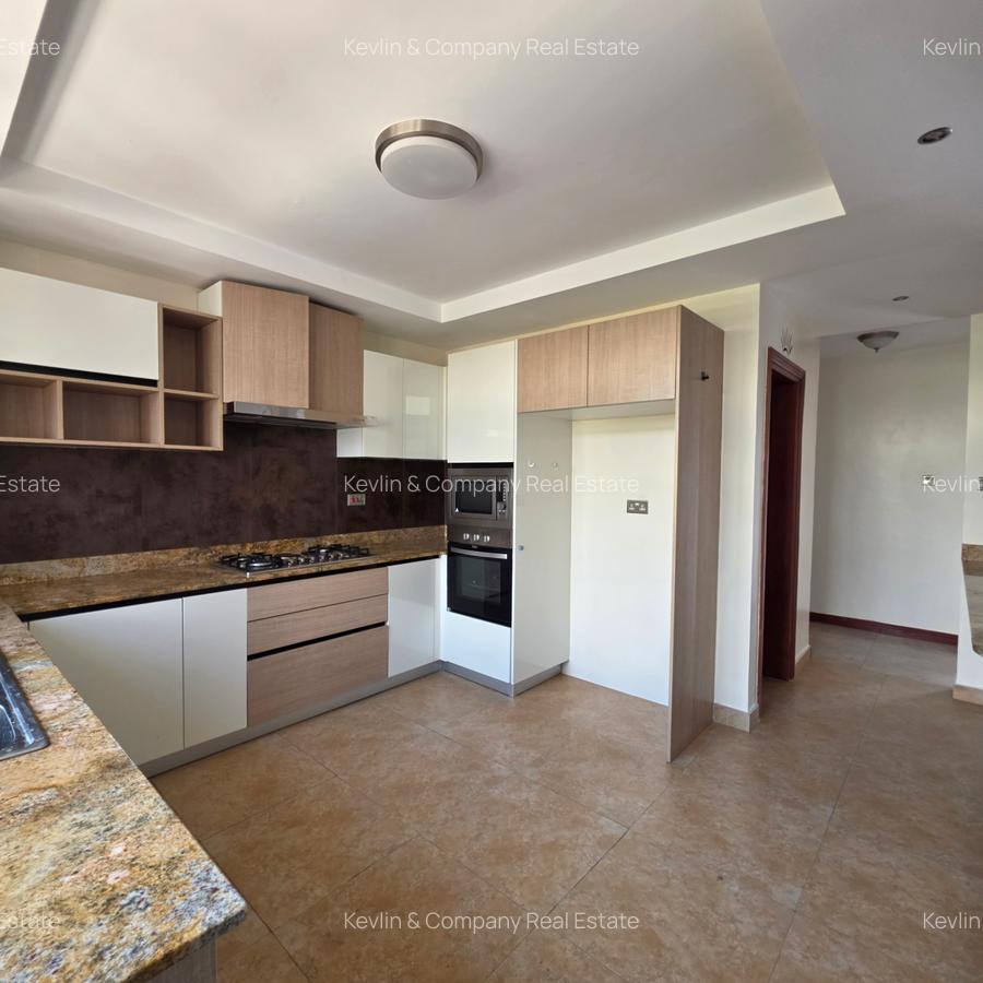 3 Bed Apartment with En Suite in Riverside - 8