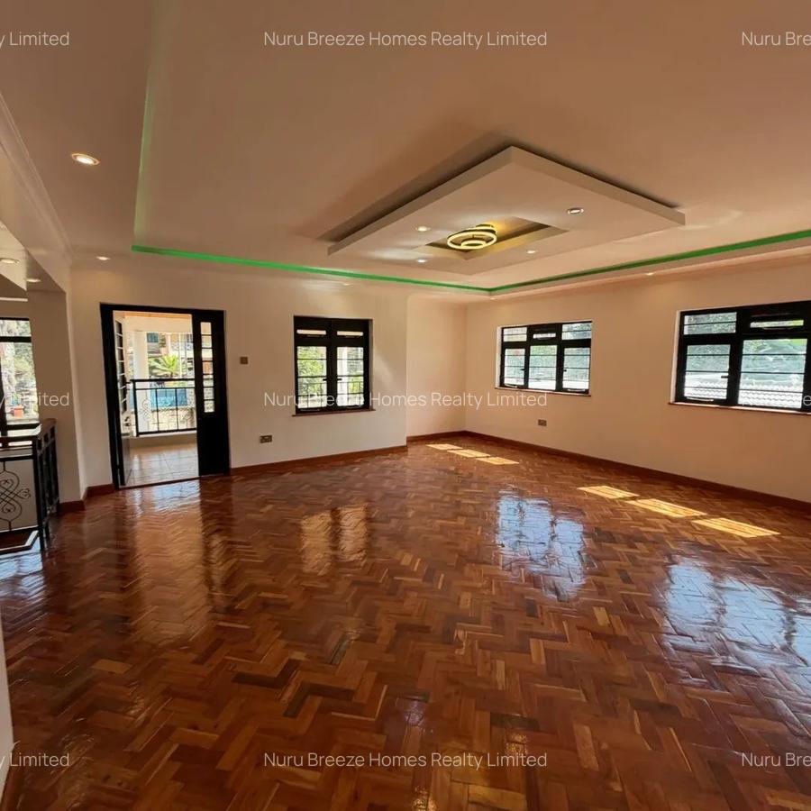 5 Bed House with En Suite in Runda - 12