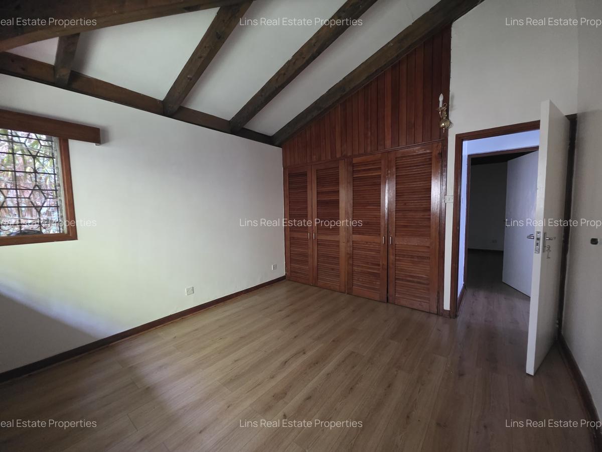 4 Bed House with En Suite in Lake View - 9