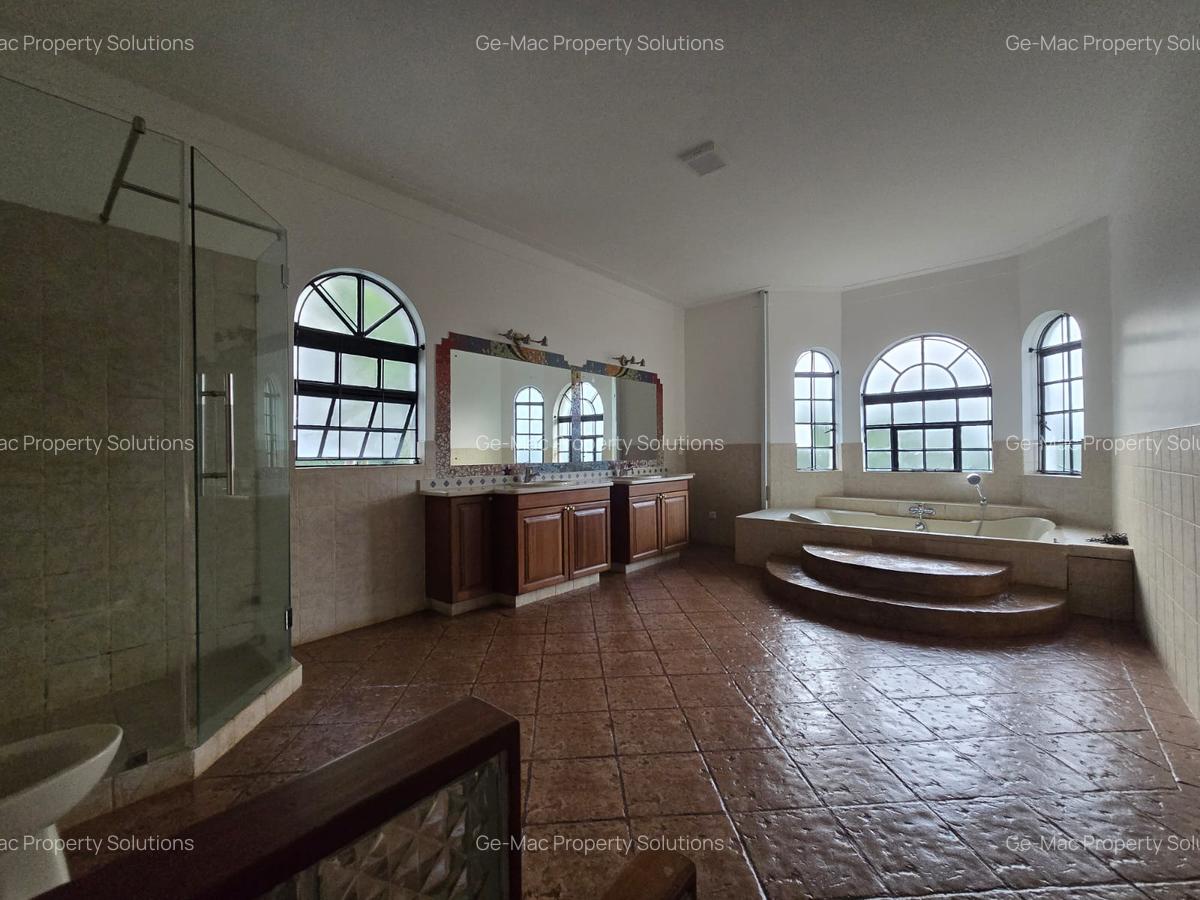 5 Bed House with En Suite in Nyari - 13