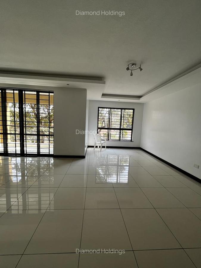 3 Bed Apartment with En Suite at Parklands - 12