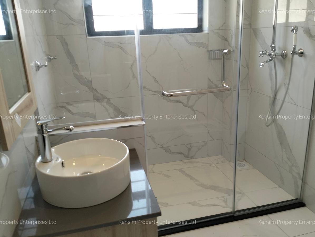 7 Bed House with En Suite in Runda - 9