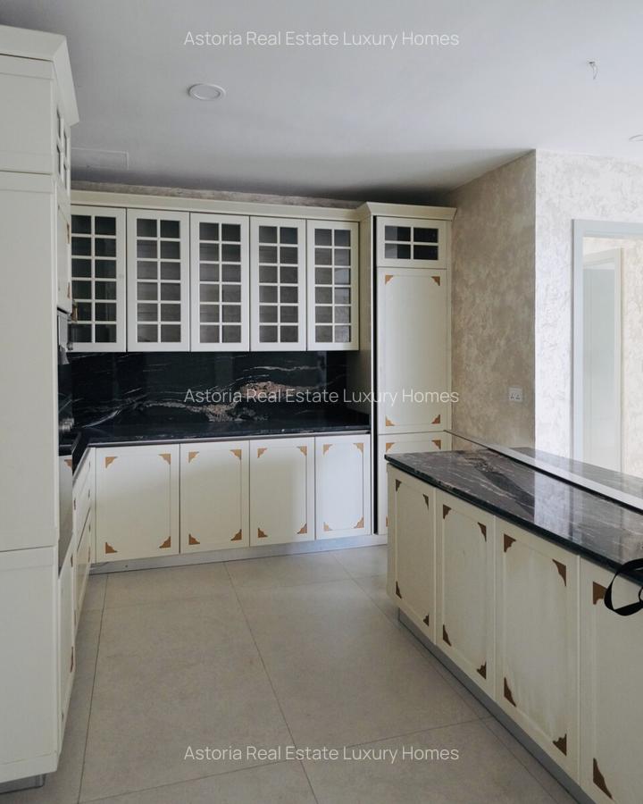 4 Bed Apartment with En Suite at 2026-510 - 11