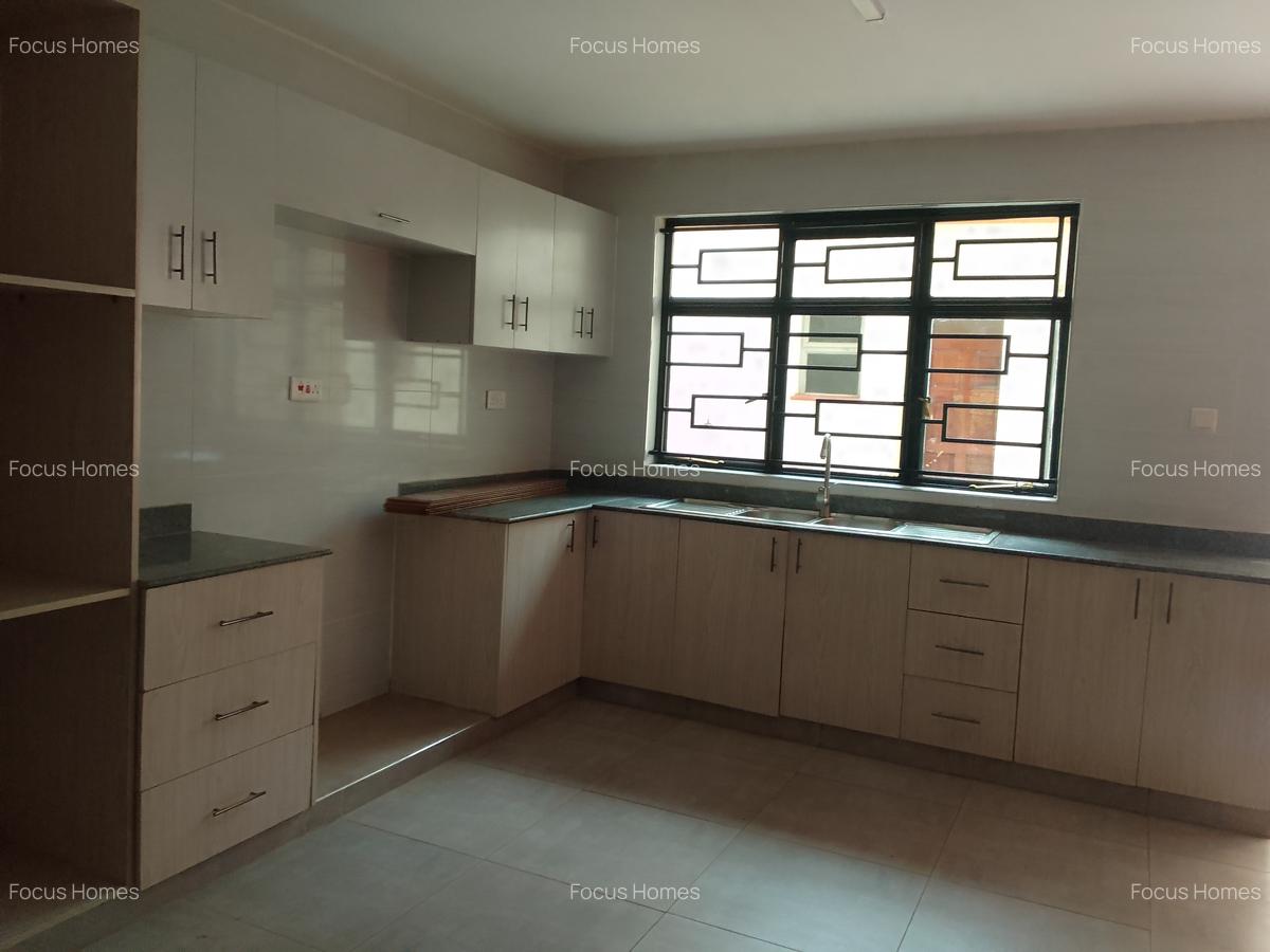 5 Bed Townhouse with En Suite in Lavington - 16