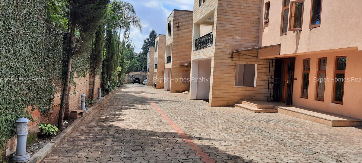 4 Bed Villa with En Suite in Lavington - 14