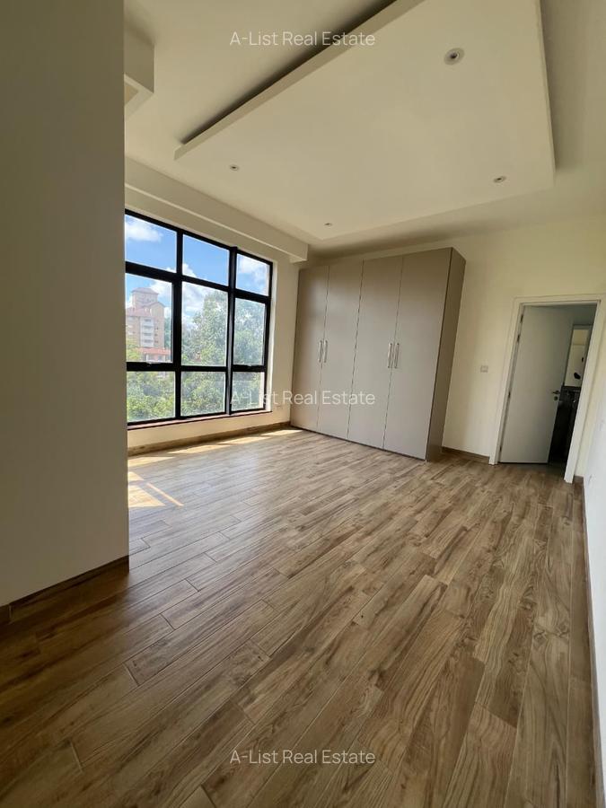 4 Bed Apartment with En Suite at Riverside Drive - 4