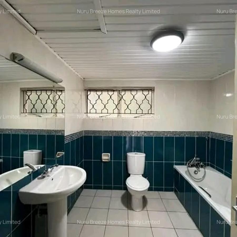 4 Bed Townhouse with En Suite in Gigiri - 15