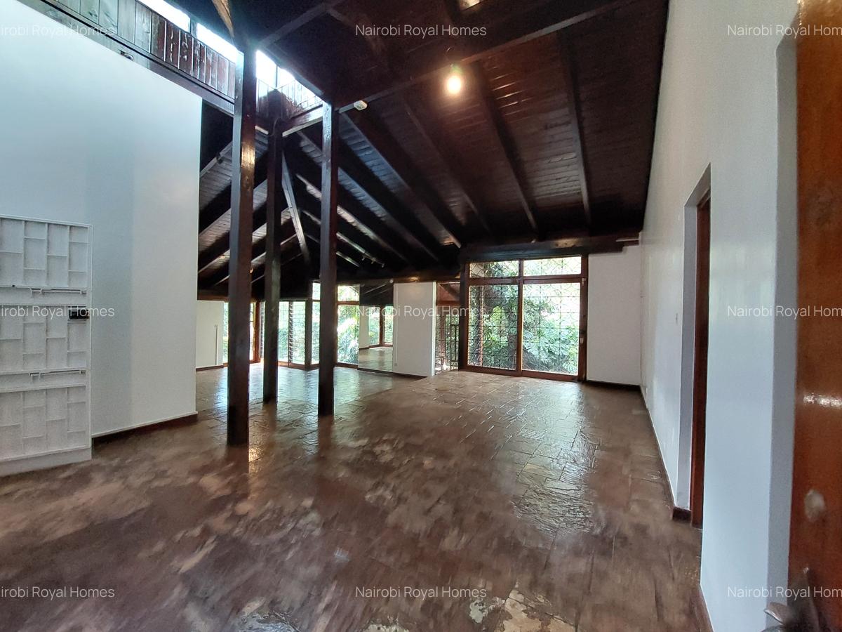 4 Bed House with En Suite at Lake View - 16