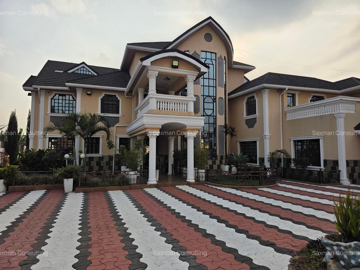 6 Bed House with En Suite in Runda - 1