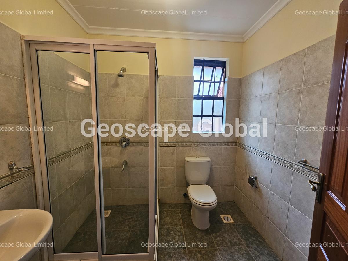 5 Bed House with En Suite in Runda - 7