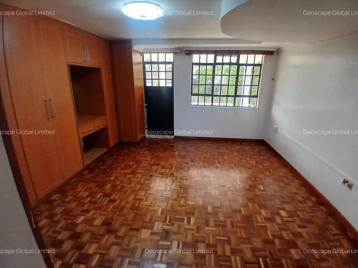 5 Bed House with En Suite in Runda - 9