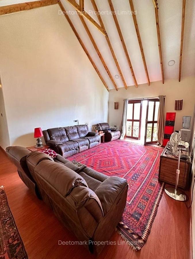6 Bed House with En Suite at Ridgeway - 9