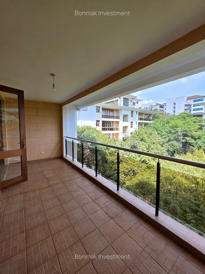 3 Bed Apartment with En Suite at Riverside Drive - 6