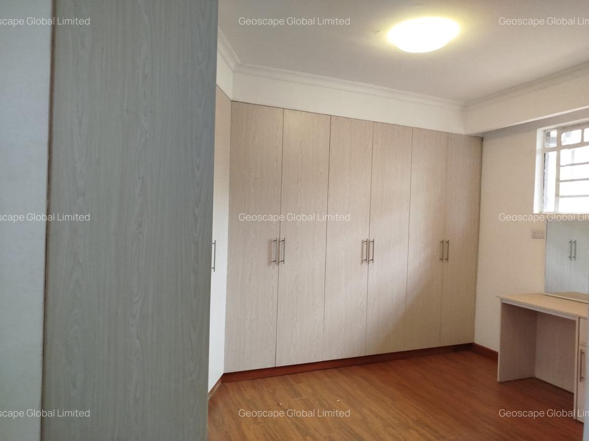 5 Bed House with En Suite in Runda - 4