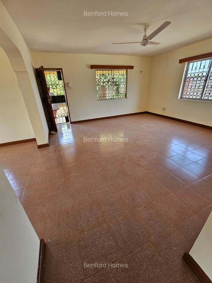 3 Bed Townhouse with En Suite at Nyali - 11