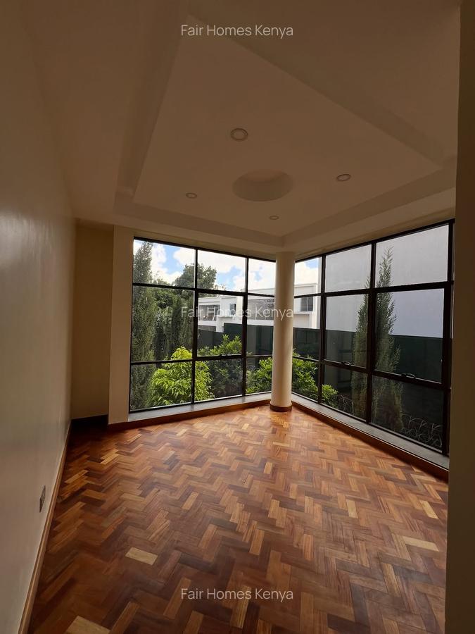 5 Bed Townhouse with En Suite at Lavington Green - 8