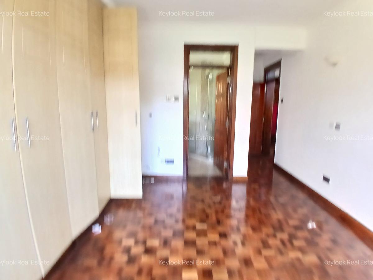 5 Bed Townhouse with En Suite in Lavington - 18