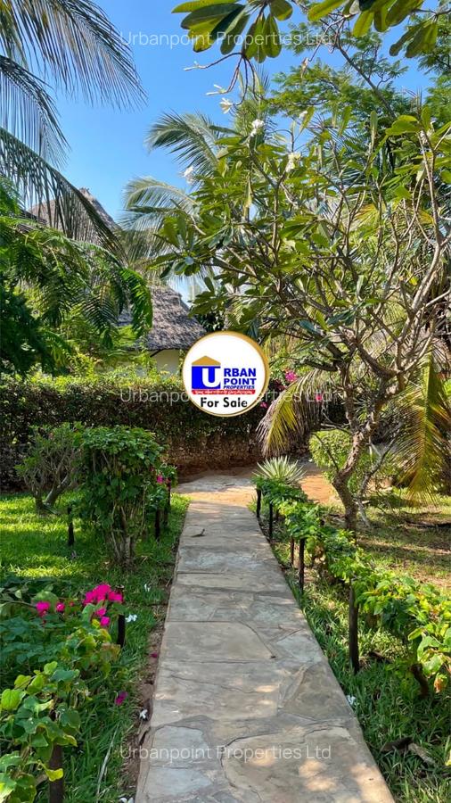 4 Bed House with En Suite in Watamu - 3