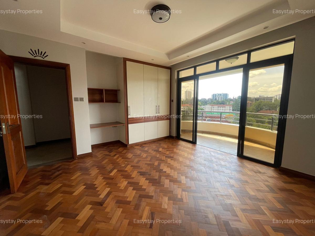 3 Bed Apartment with En Suite in Riverside - 12