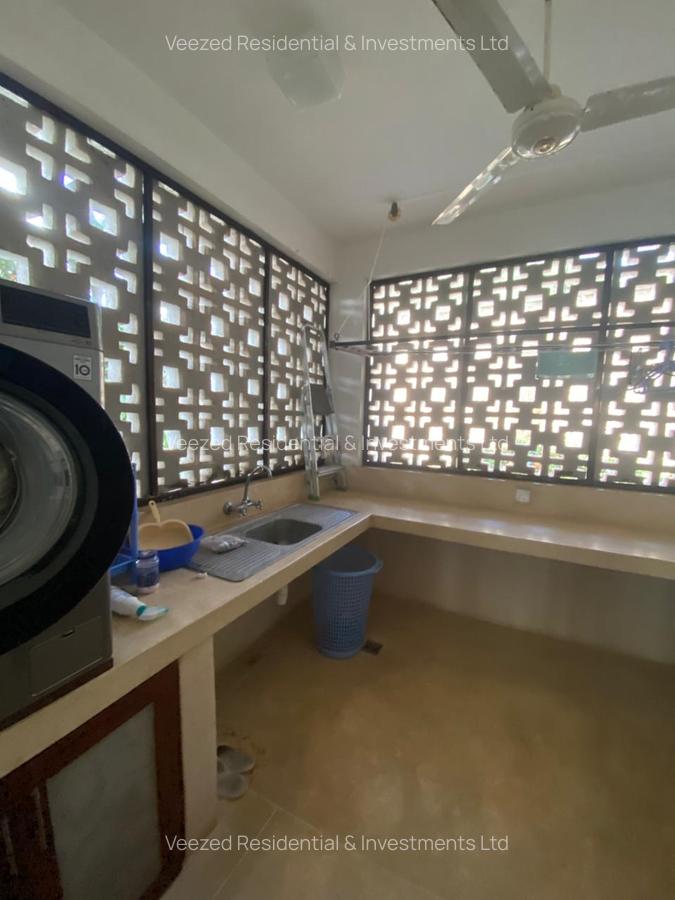 Furnished 3 Bed Apartment with En Suite in Nyali Area - 15