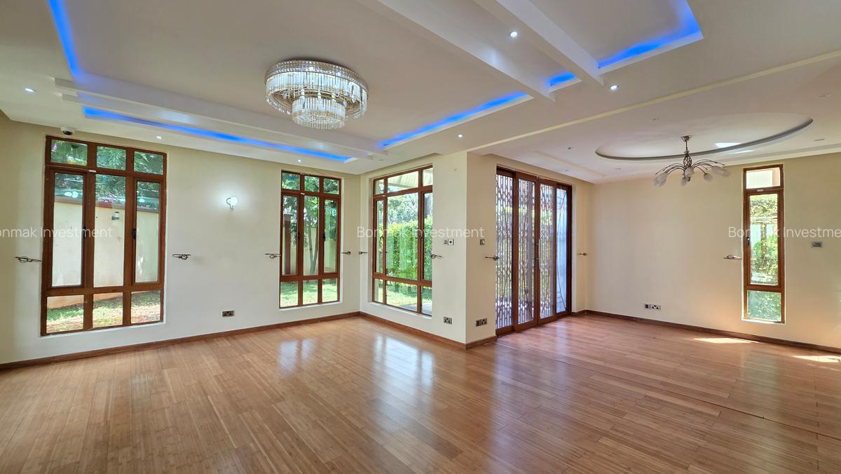 5 Bed Townhouse with En Suite at Lavington Green - 6