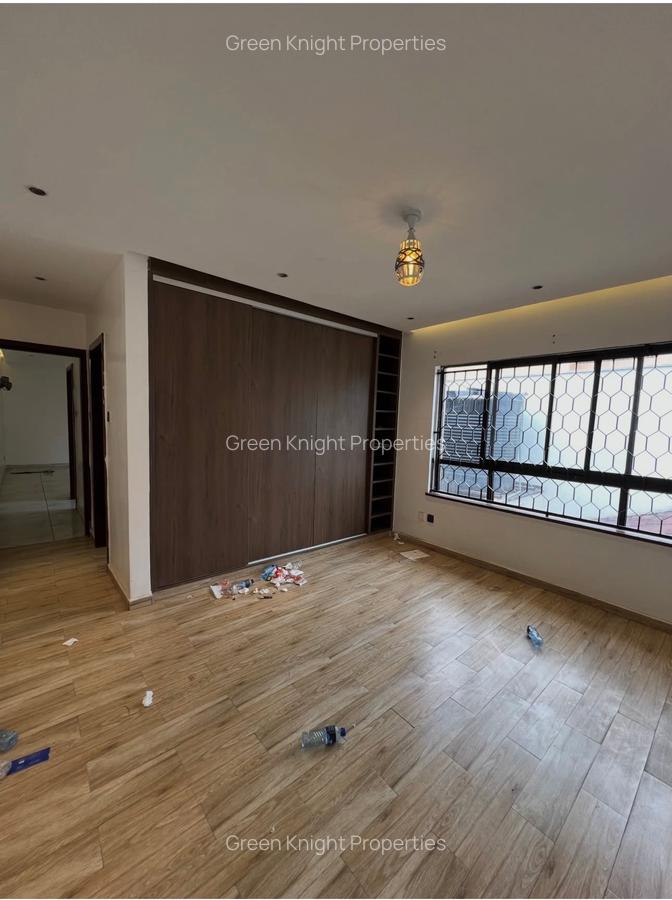 5 Bed Townhouse with En Suite in Lavington - 10