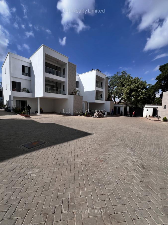 5 Bed Townhouse with En Suite in Lavington - 1