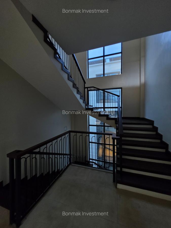 5 Bed Townhouse with En Suite at Manyani Estate. - 16