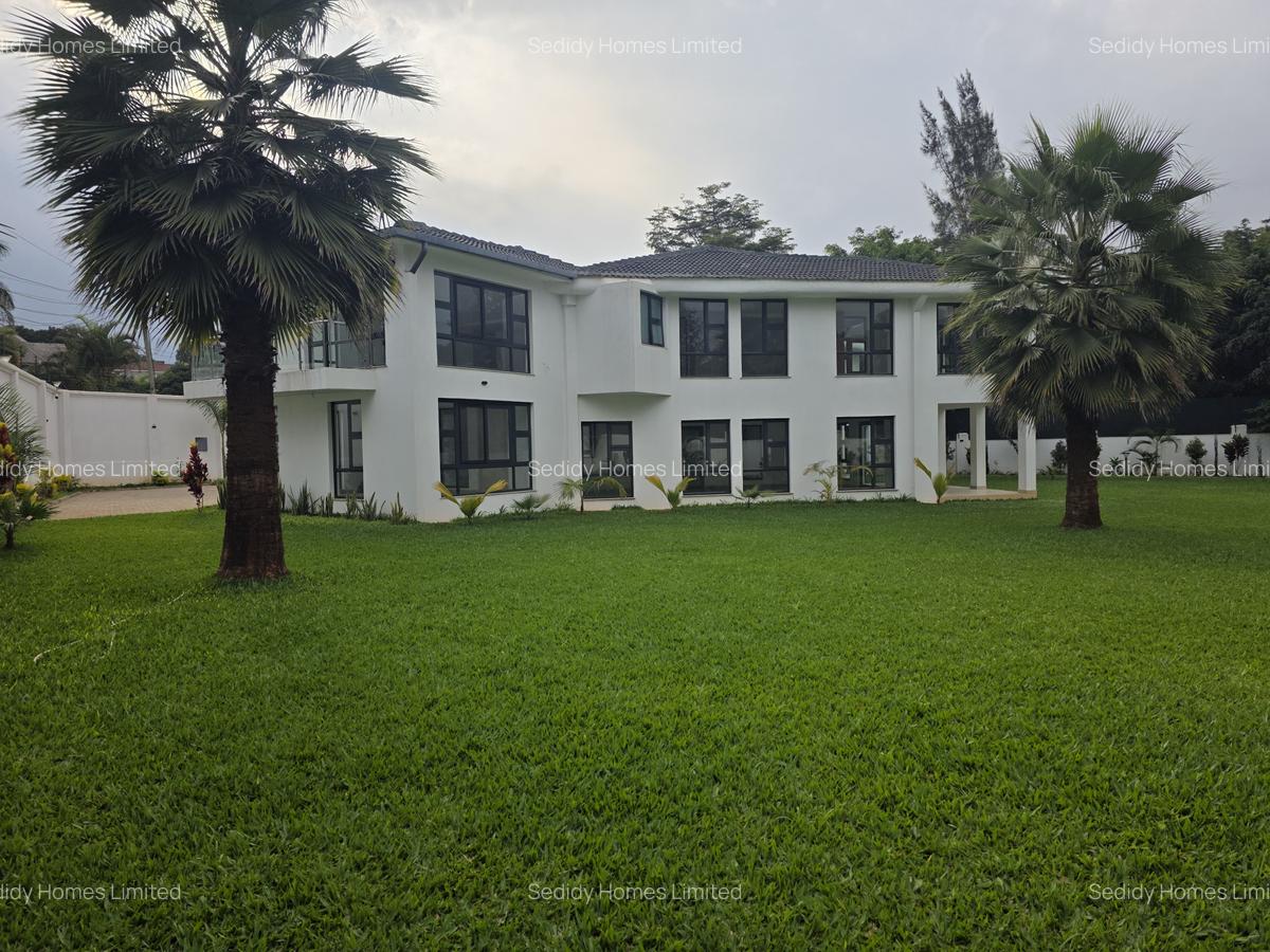 6 Bed Villa with En Suite in Runda - 2
