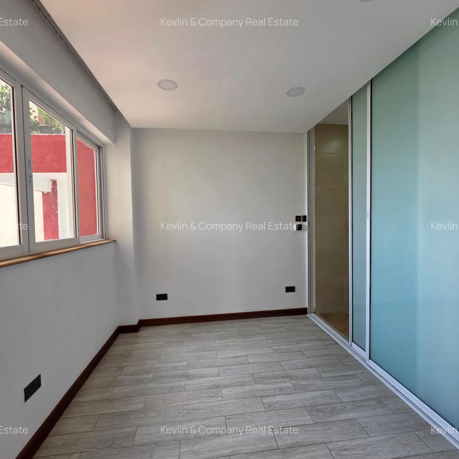 4 Bed Apartment with En Suite in General Mathenge - 16