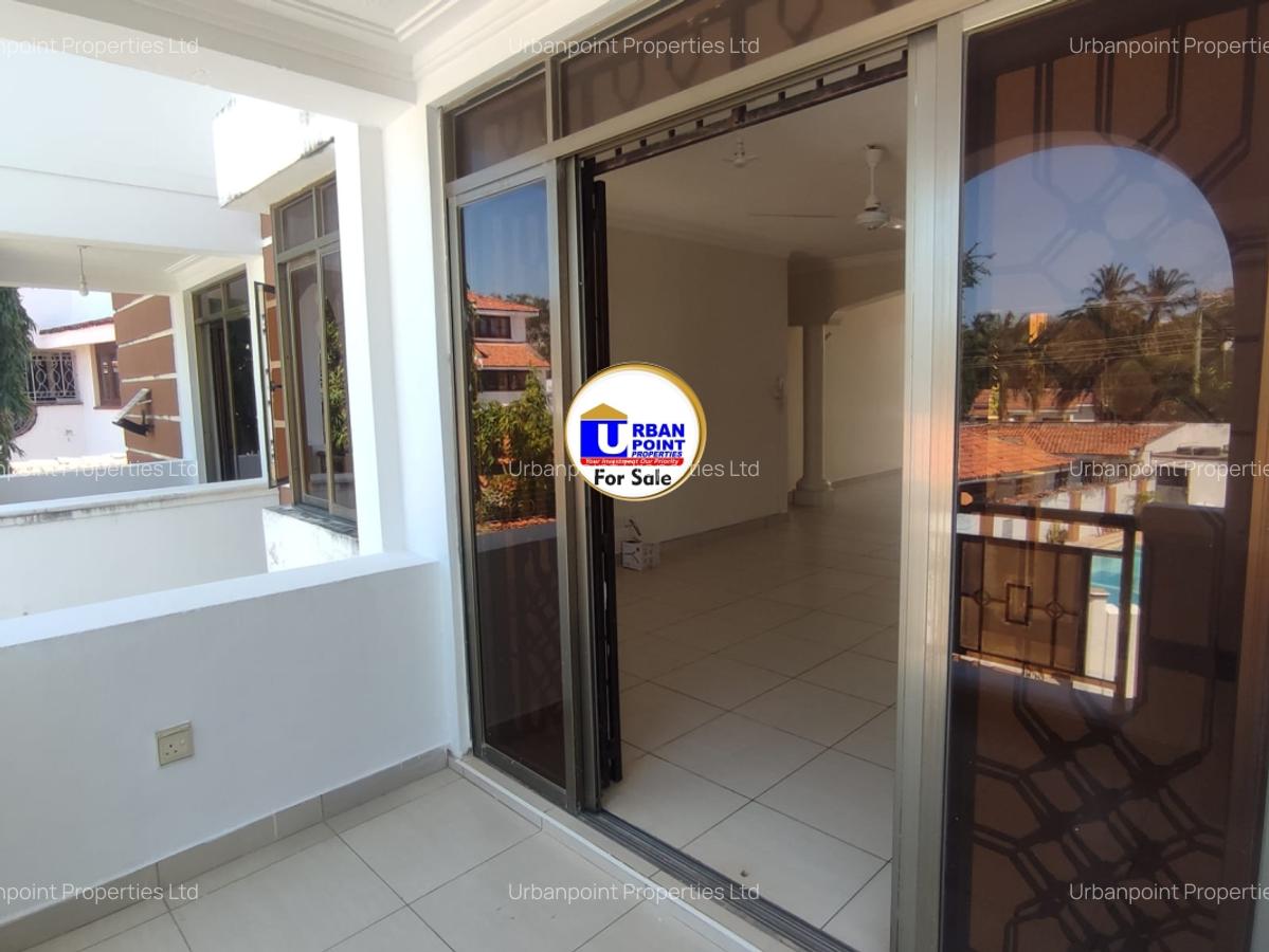 2 Bed Apartment with En Suite at Greenwood - 4